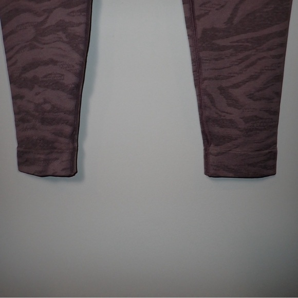 Gymshark Adapt Animal Zebra Purple and Pink Seamless Leggings - Picture 5 of 11